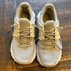 On cloud tennis shoes